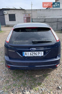 Хэтчбек Ford Focus 2011 в 