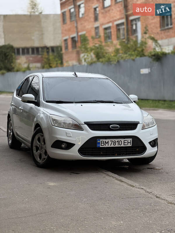 Хэтчбек Ford Focus 2010 в 