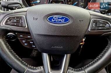 Седан Ford Focus 2015 в 