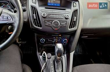 Седан Ford Focus 2015 в 