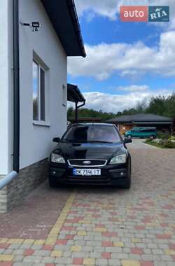 Хэтчбек Ford Focus 2005 в 