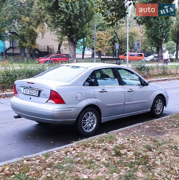 Ford Focus 2000