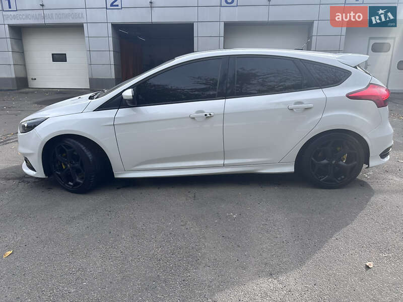 Хэтчбек Ford Focus 2016 в Харькове