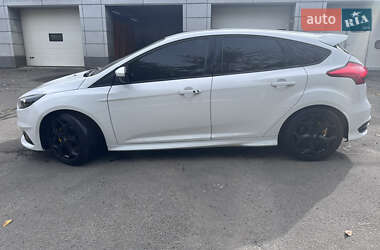 Хетчбек Ford Focus 2016 в 