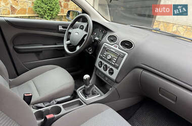 Хэтчбек Ford Focus 2006 в 
