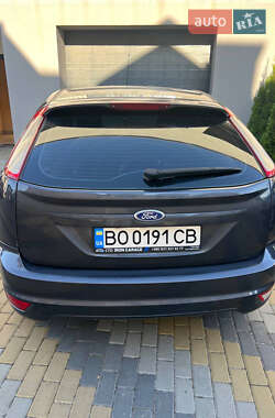 Хэтчбек Ford Focus 2011 в 