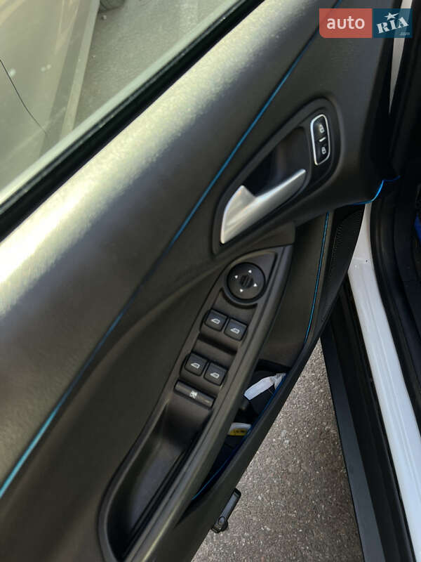 Седан Ford Focus 2015 в Чернигове
