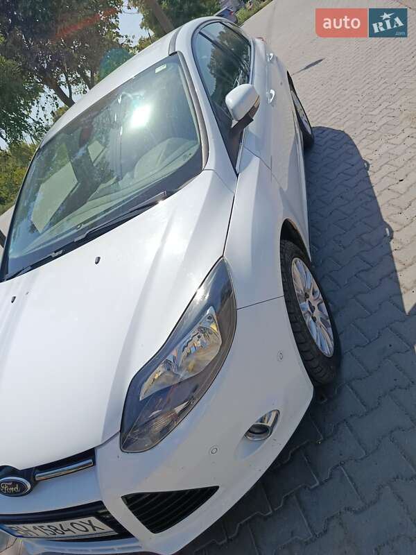 Хетчбек Ford Focus 2011 в 