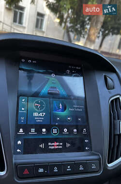 Хэтчбек Ford Focus 2013 в 