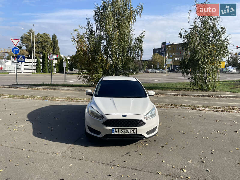 Хэтчбек Ford Focus 2015 в Киеве