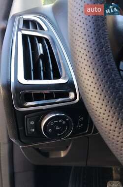 Седан Ford Focus 2012 в 