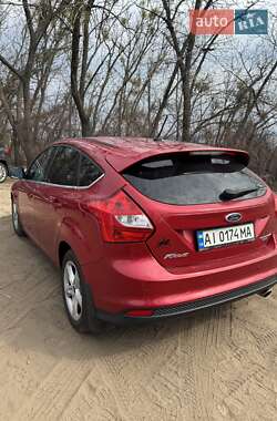 Хэтчбек Ford Focus 2011 в 