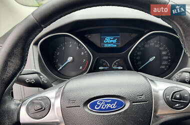 Хэтчбек Ford Focus 2013 в 
