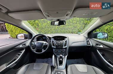 Хэтчбек Ford Focus 2012 в 