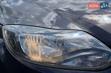 Хэтчбек Ford Focus 2012 в 