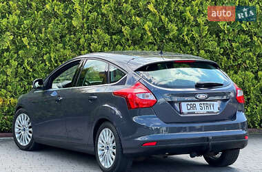 Хэтчбек Ford Focus 2012 в 