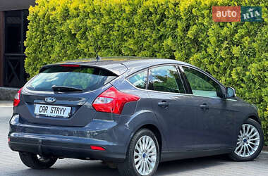 Хэтчбек Ford Focus 2012 в 
