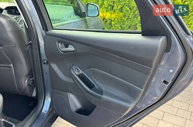 Хэтчбек Ford Focus 2012 в 