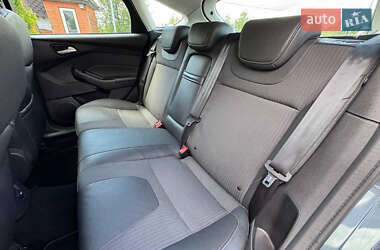 Хэтчбек Ford Focus 2012 в 