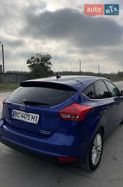 Хэтчбек Ford Focus 2015 в 