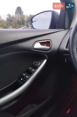 Хетчбек Ford Focus 2013 в 