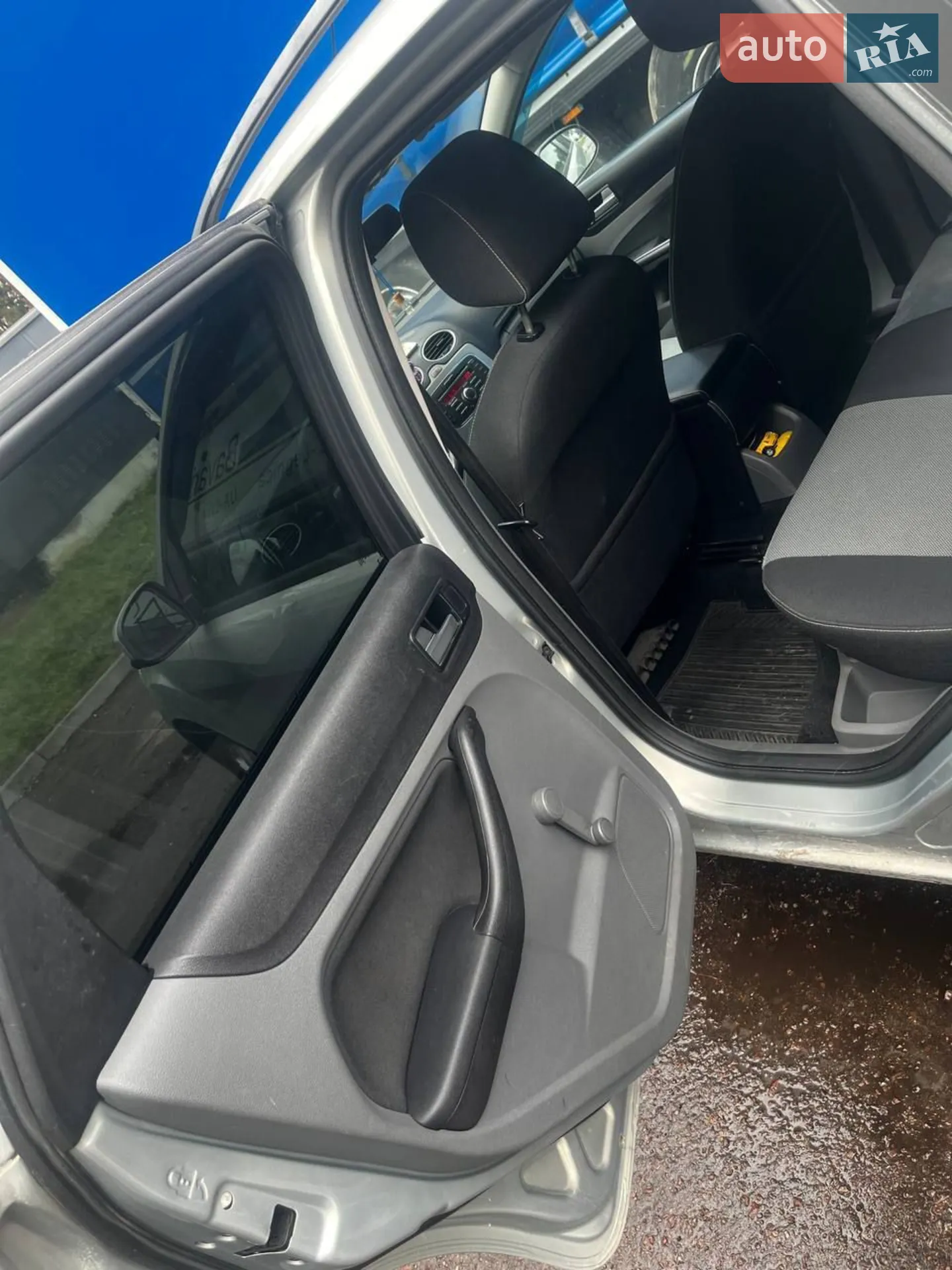 2010 Ford Focus - мініатюра 9