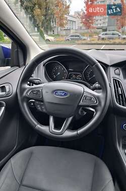Хэтчбек Ford Focus 2015 в 