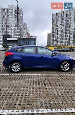 Хэтчбек Ford Focus 2015 в 