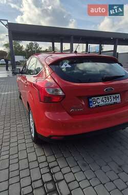 Хэтчбек Ford Focus 2012 в 