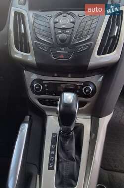 Хэтчбек Ford Focus 2012 в 