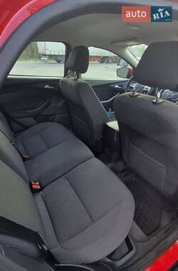 Хэтчбек Ford Focus 2012 в 