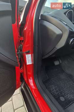 Хэтчбек Ford Focus 2012 в 