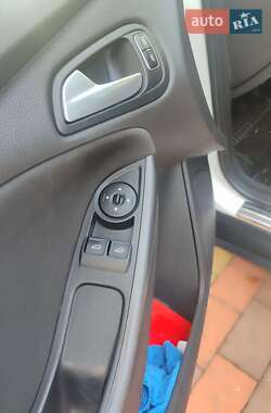 Хэтчбек Ford Focus 2015 в 