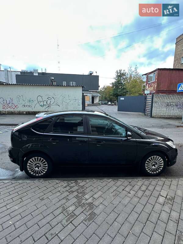 Хетчбек Ford Focus 2010 в 