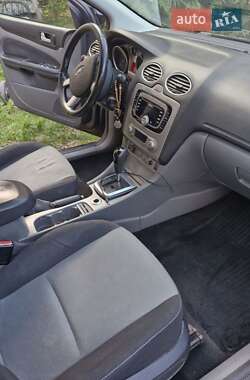 Хэтчбек Ford Focus 2011 в 