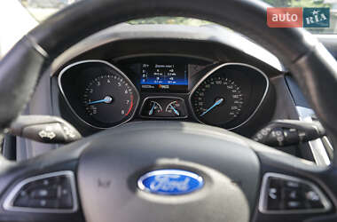 Хэтчбек Ford Focus 2015 в 