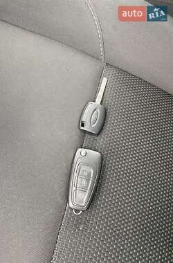 Хэтчбек Ford Focus 2015 в 