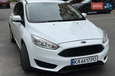 Хэтчбек Ford Focus 2015 в 