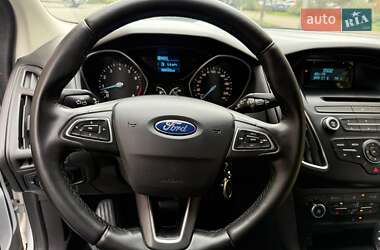 Хэтчбек Ford Focus 2015 в 