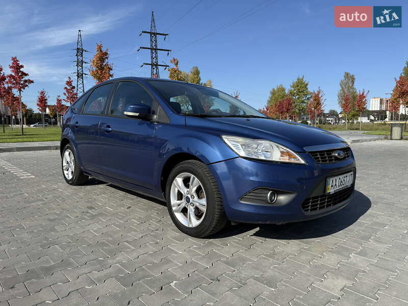 Хэтчбек Ford Focus 2010 в 