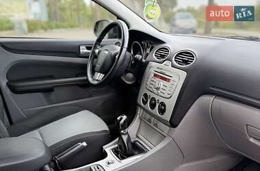 Хэтчбек Ford Focus 2009 в 