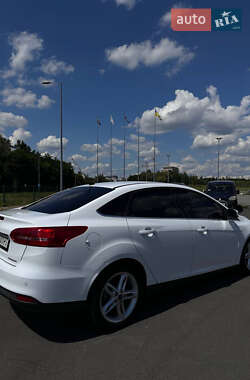 Седан Ford Focus 2015 в 