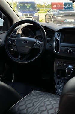 Седан Ford Focus 2015 в 