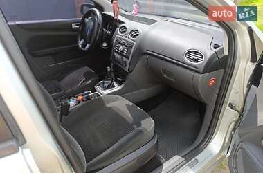 Хэтчбек Ford Focus 2005 в 