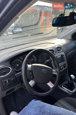 Хэтчбек Ford Focus 2011 в 
