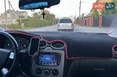 Хэтчбек Ford Focus 2011 в 