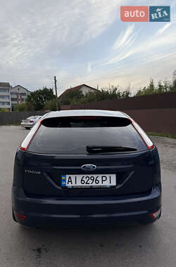 Хэтчбек Ford Focus 2011 в 