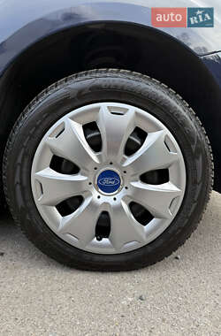 Хэтчбек Ford Focus 2011 в 