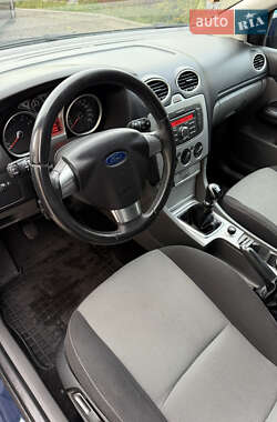 Хэтчбек Ford Focus 2011 в 