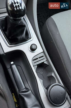 Хэтчбек Ford Focus 2011 в 